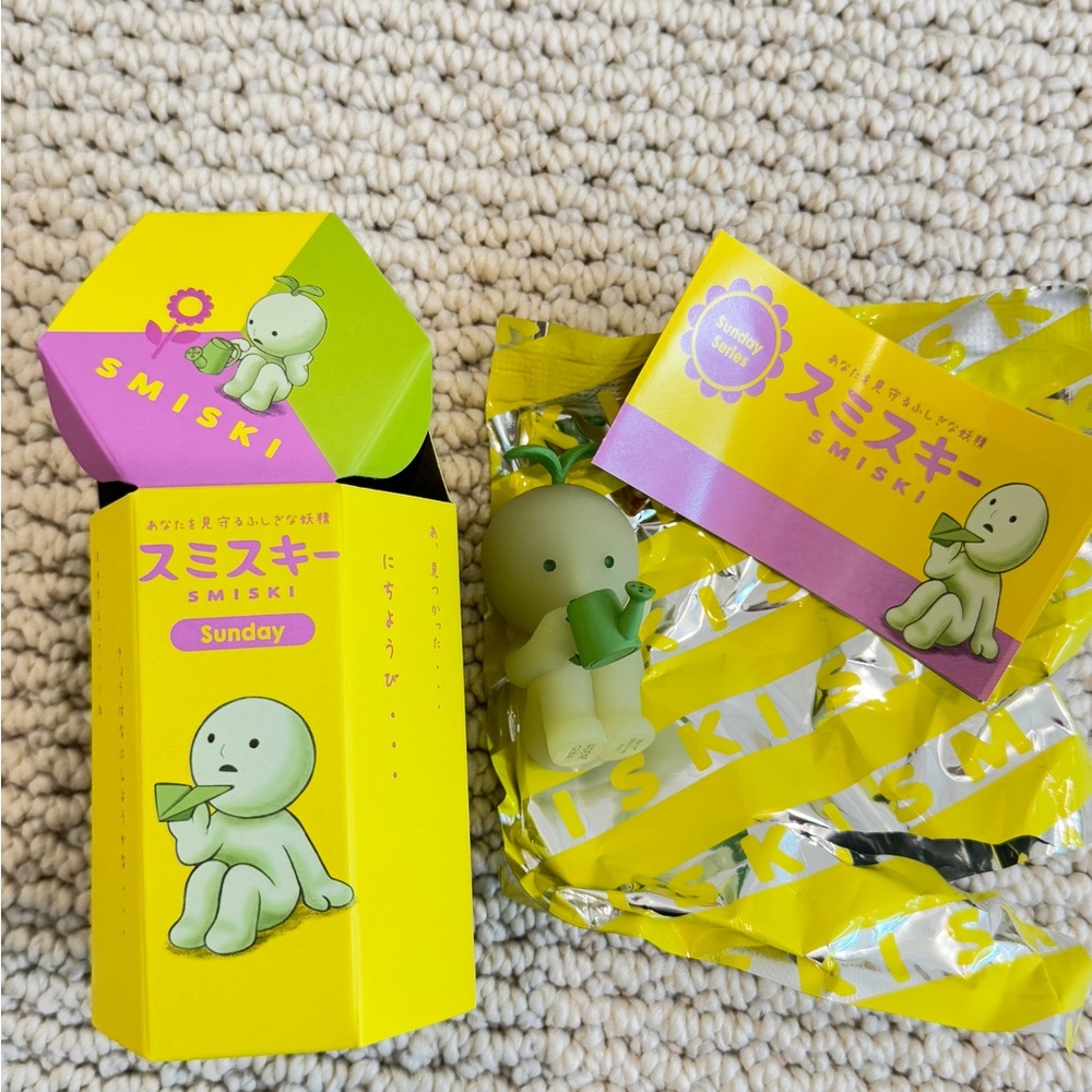 Authentic Brand New w/ Box Smiski Sunday Series Gardening Plant Mini Figure